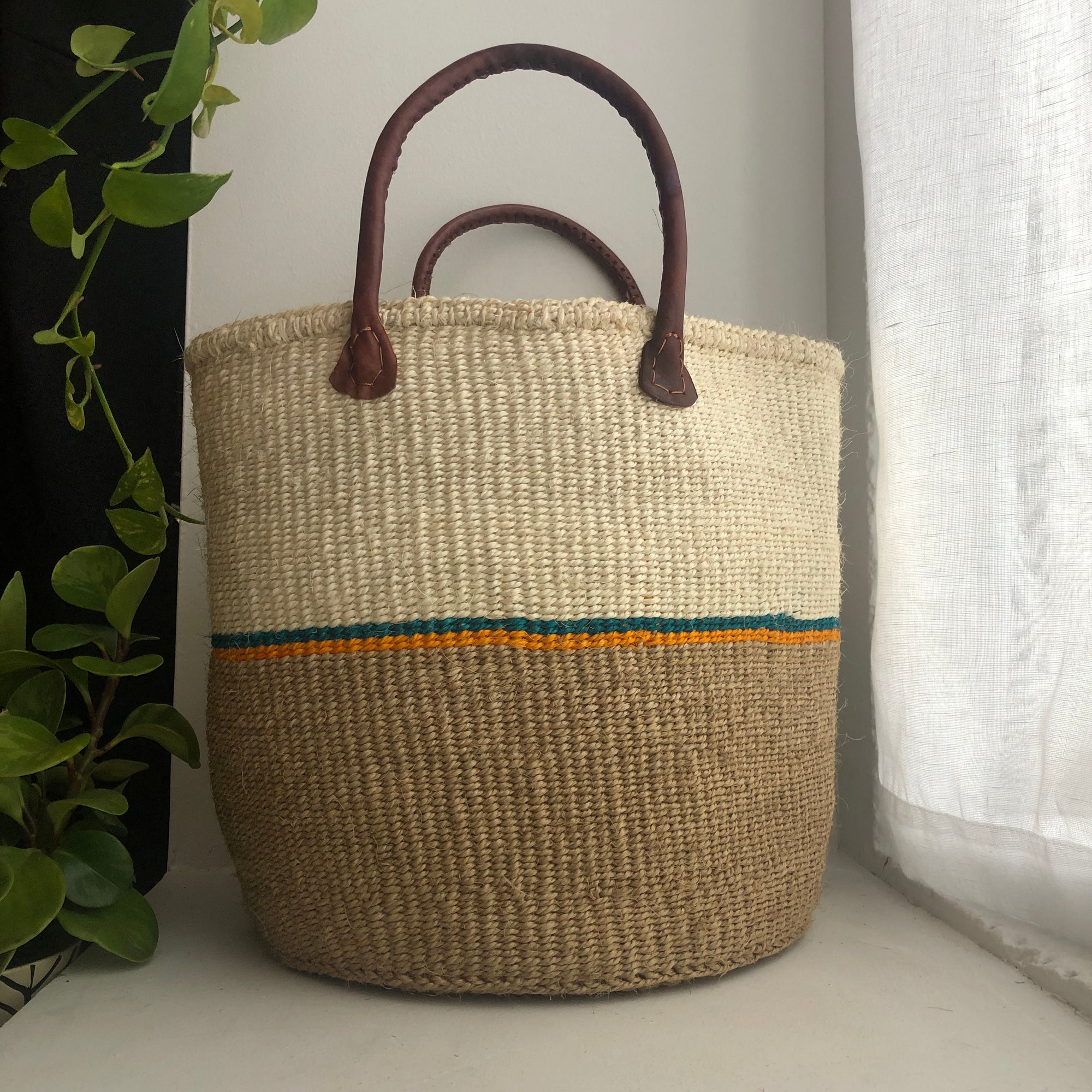 White and natural basket with leather handles