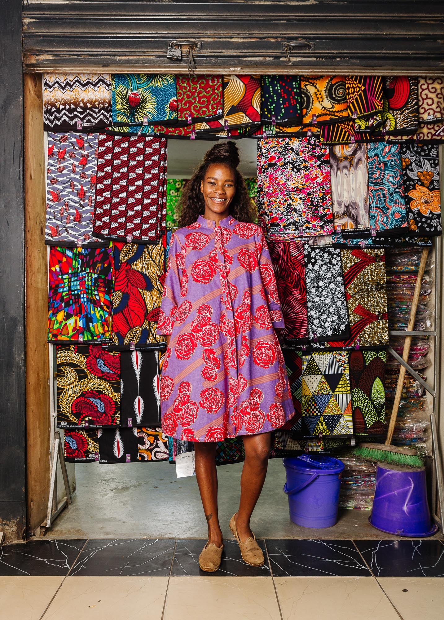 The model is wearing violet dress with red and white cabbages