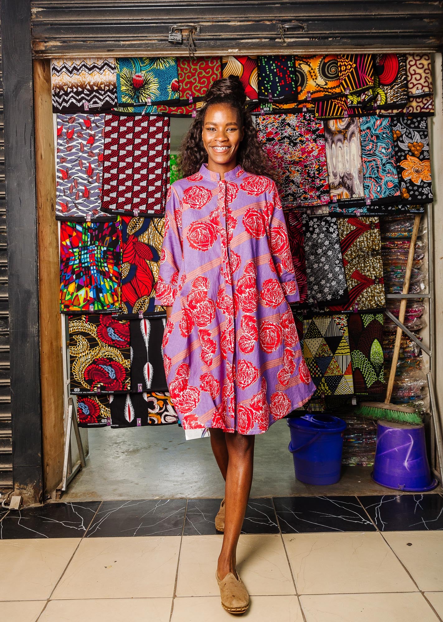 The model is wearing violet dress with red and white cabbages